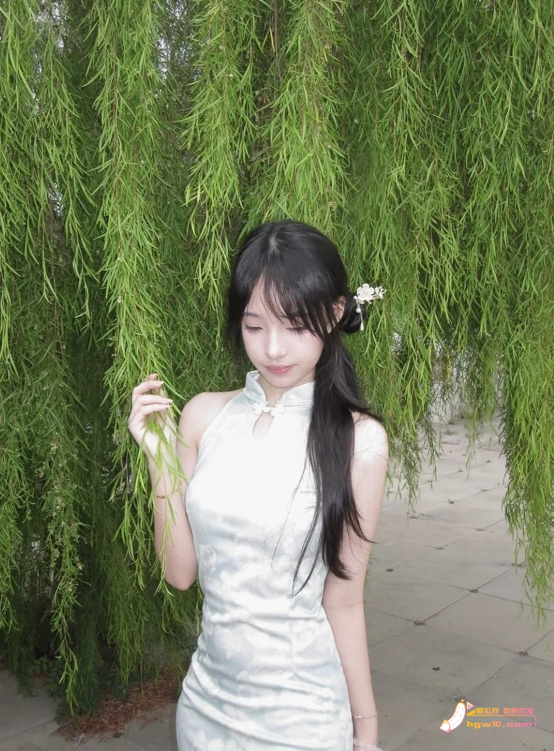 小网红子萱酒店私密视频曝光,昔日高颜值形象与露脸画面形成强烈反差