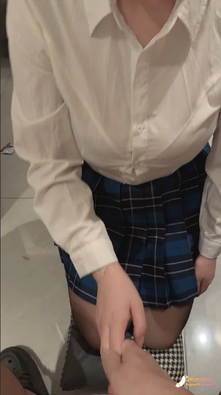 JK制服小美深夜阳台的极致欢愉