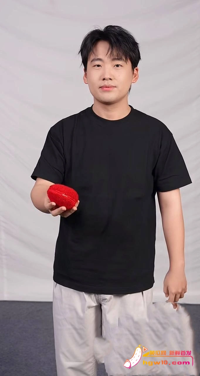 郭麒麟新恋情曝光,四年前街头亲密照旧瓜重提