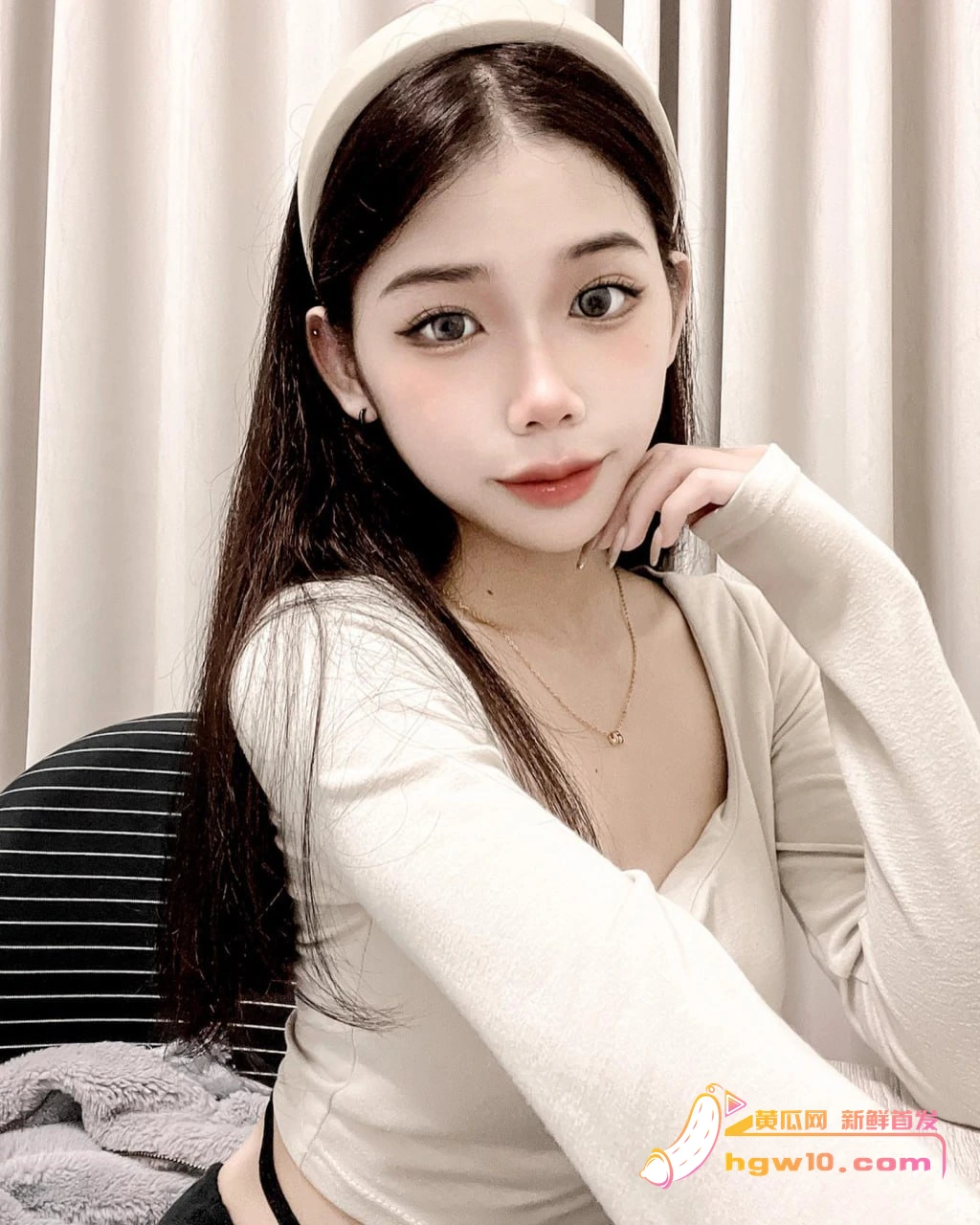 海南精神小妹徐念慈私密照曝光,网友热议其清纯与反差形象