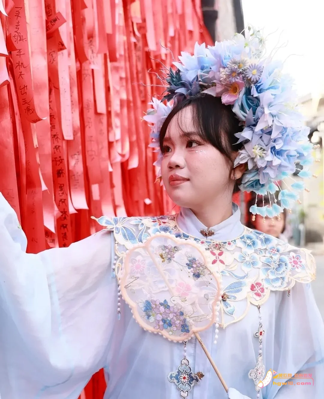 餐厅服务员林莉英私密视频曝光,多面形象引热议