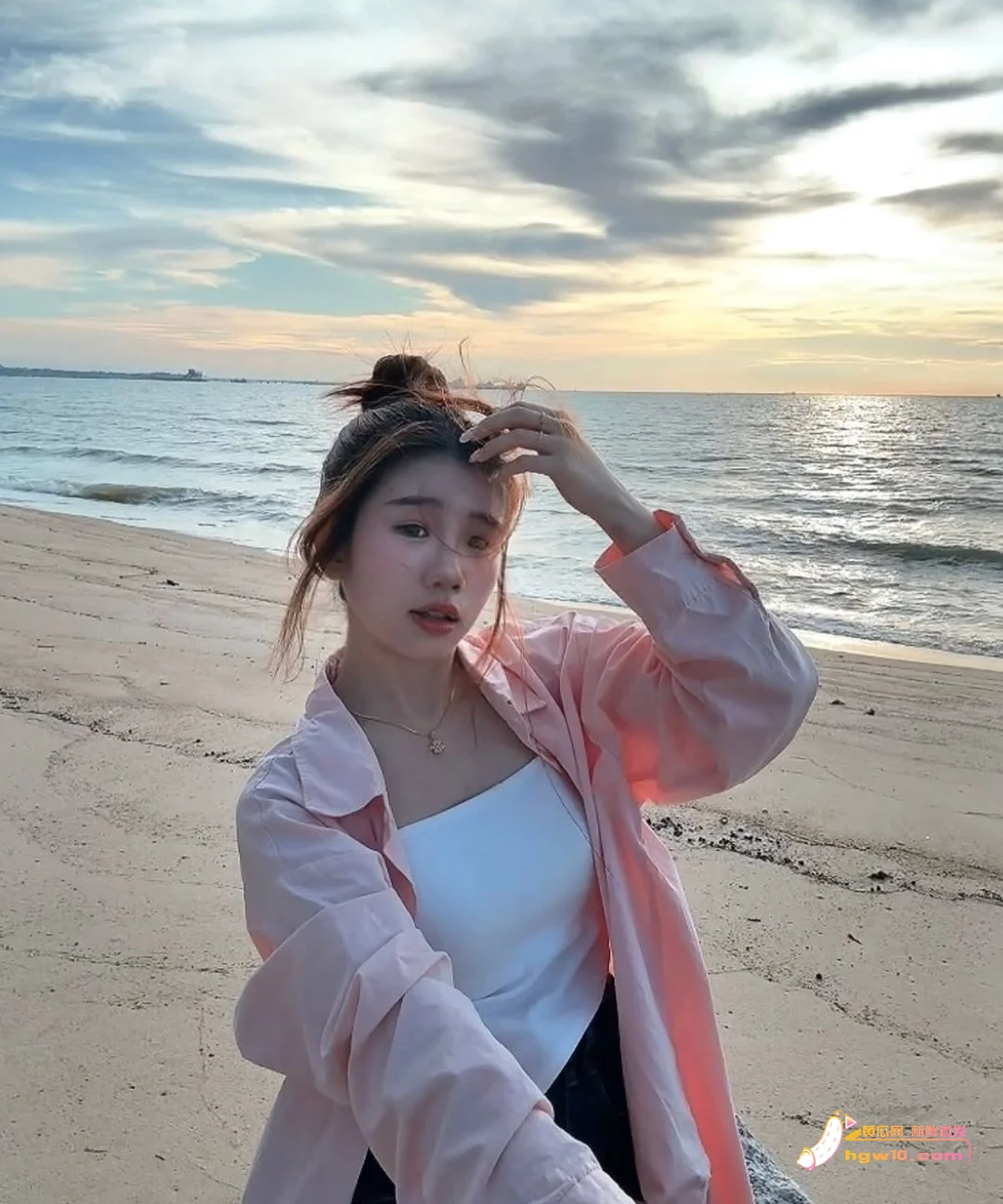 04年高颜值美春佩早期私密视频外流,娇喘声引热议