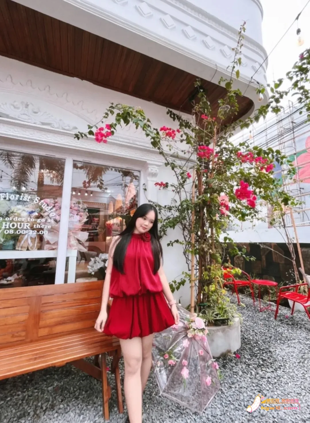 餐厅服务员林莉英私密视频曝光,多面形象引热议