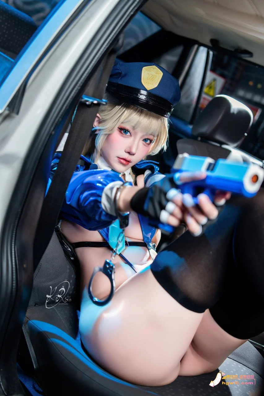 嫩模切切celia 9月最新写真:COS情趣女警官