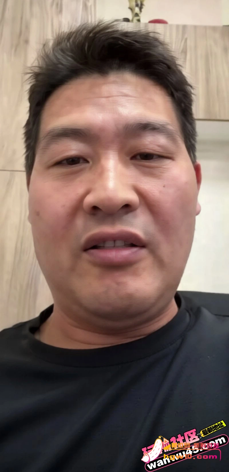 温哥华网红软软星因广告纠纷网暴商家,掉粉40万彻底塌房