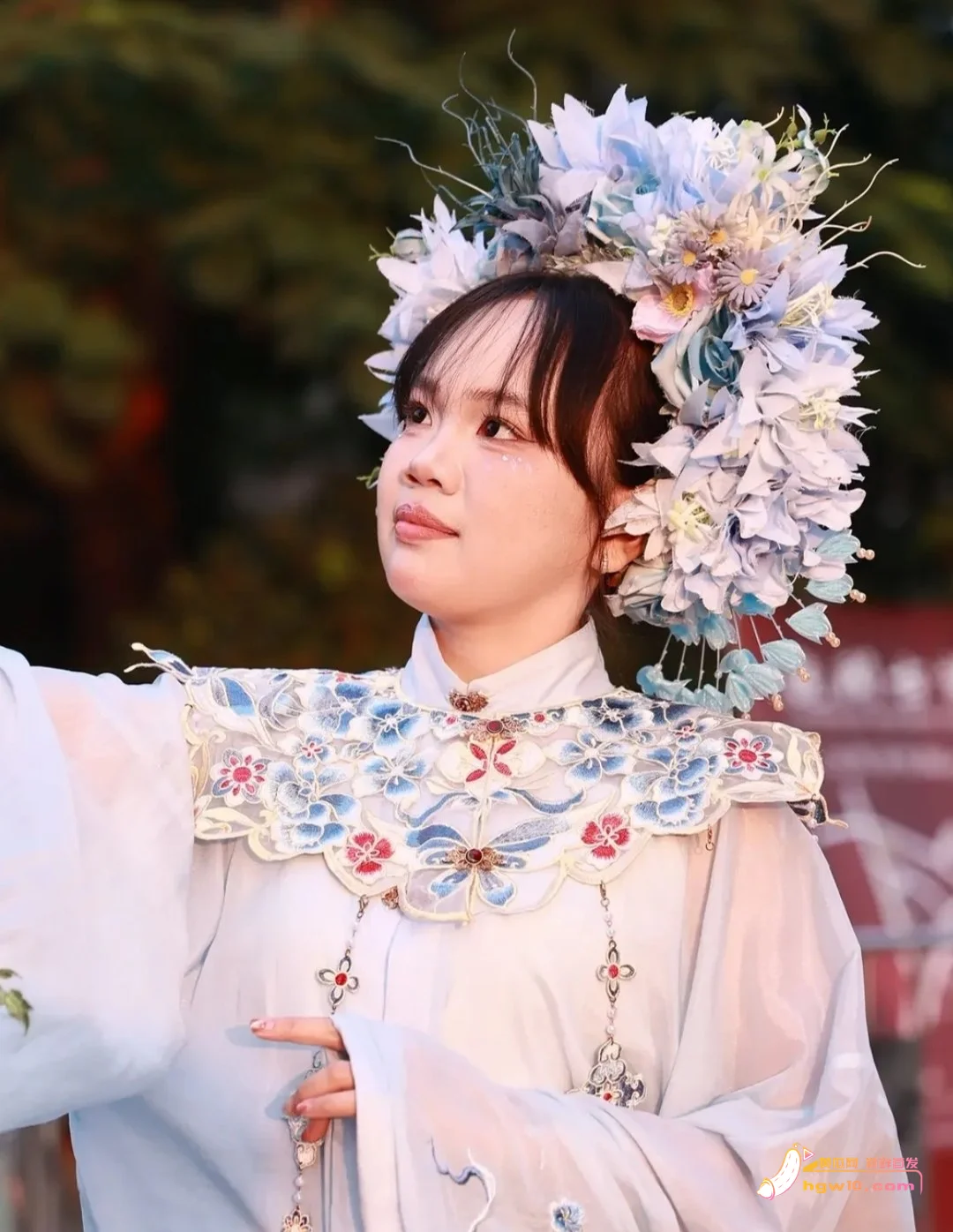 餐厅服务员林莉英私密视频曝光,多面形象引热议