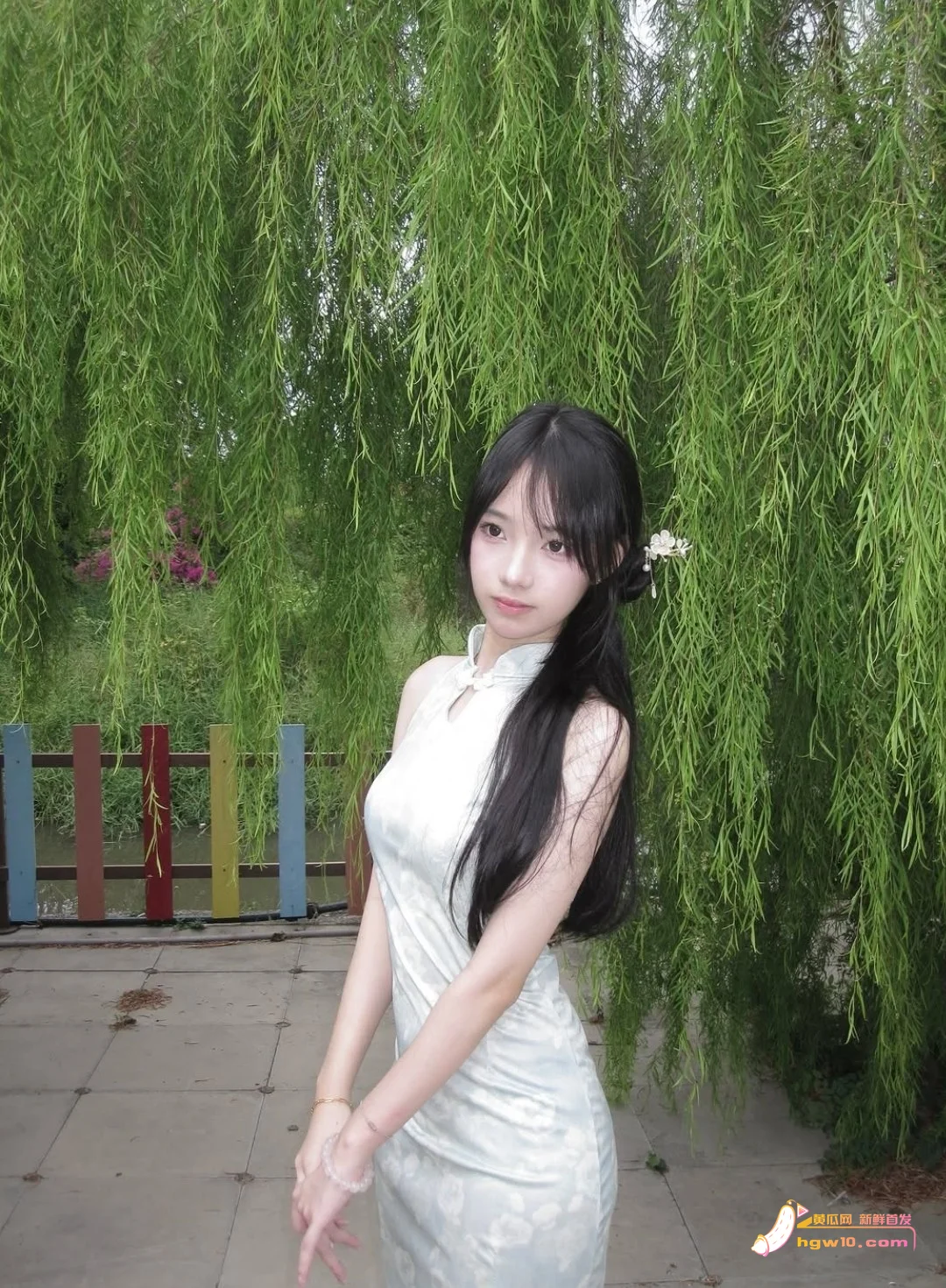 小网红子萱酒店私密视频曝光,昔日高颜值形象与露脸画面形成强烈反差