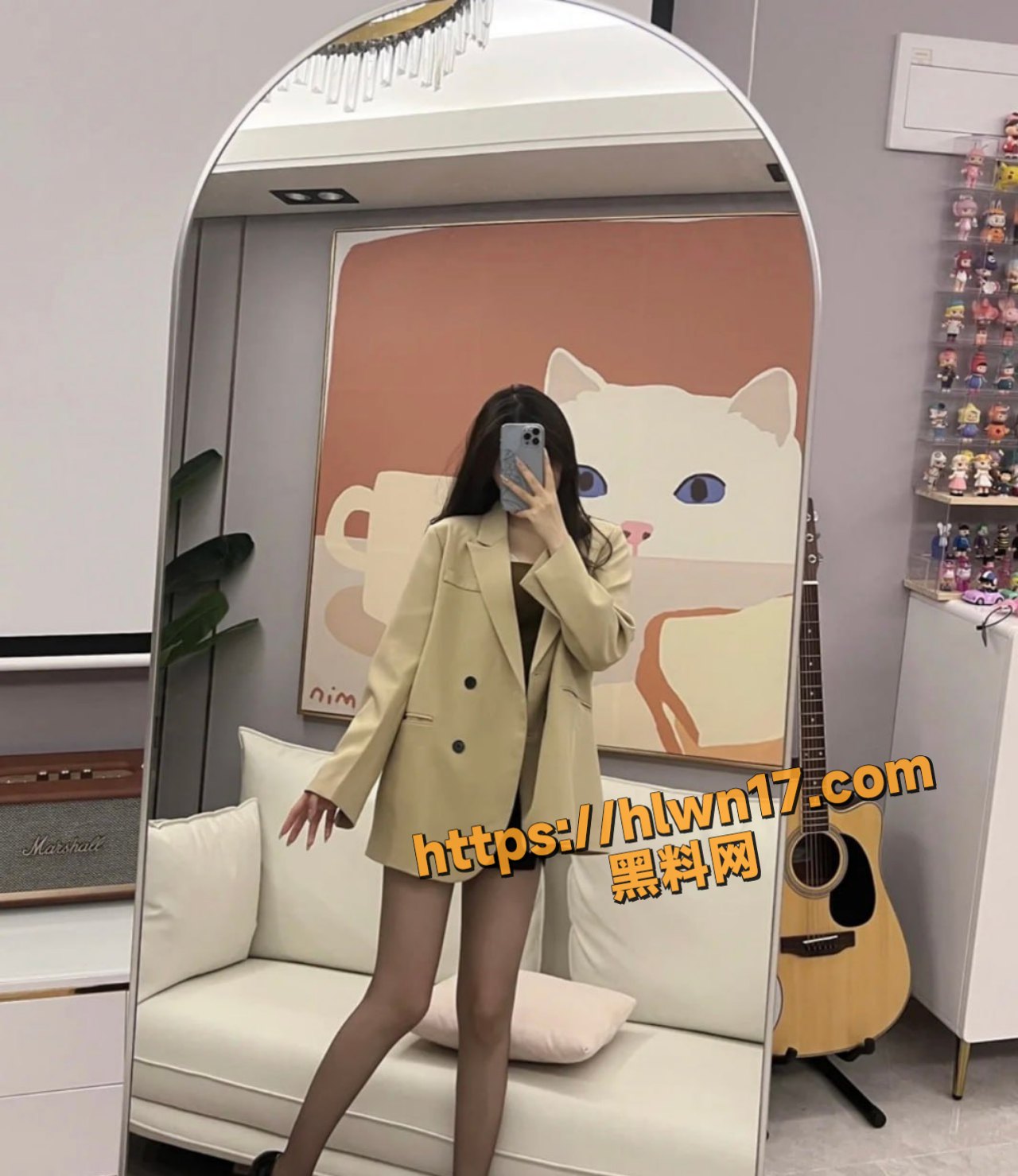 毕业旅行我上了大学四年的女闺蜜 同睡一张床 闺蜜竟说：想要和我做爱 随着我的抽插不停高潮 配图