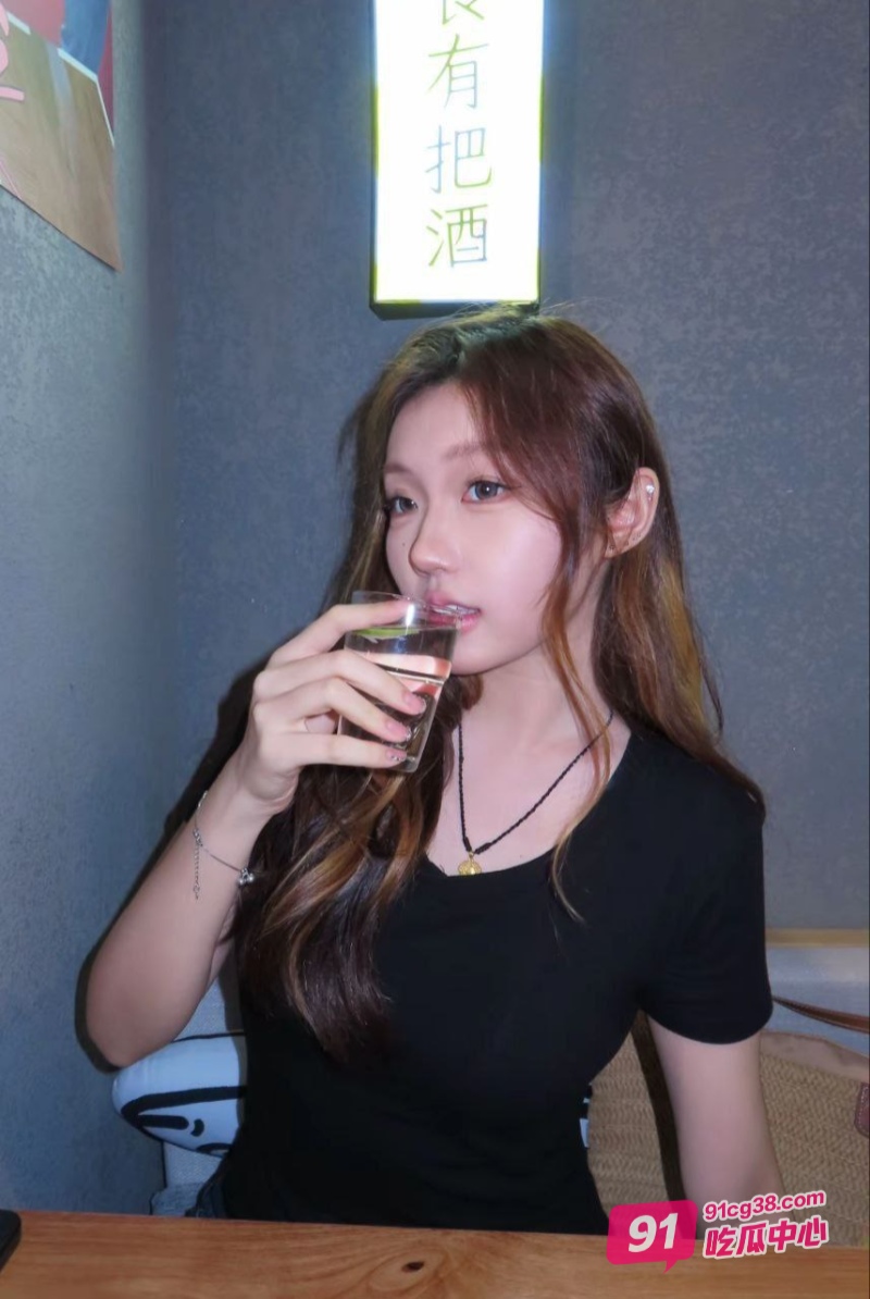 安徽六安医院护士李婷婷 酒店视频医院疯传 年纪轻轻性欲超强~ 配图3