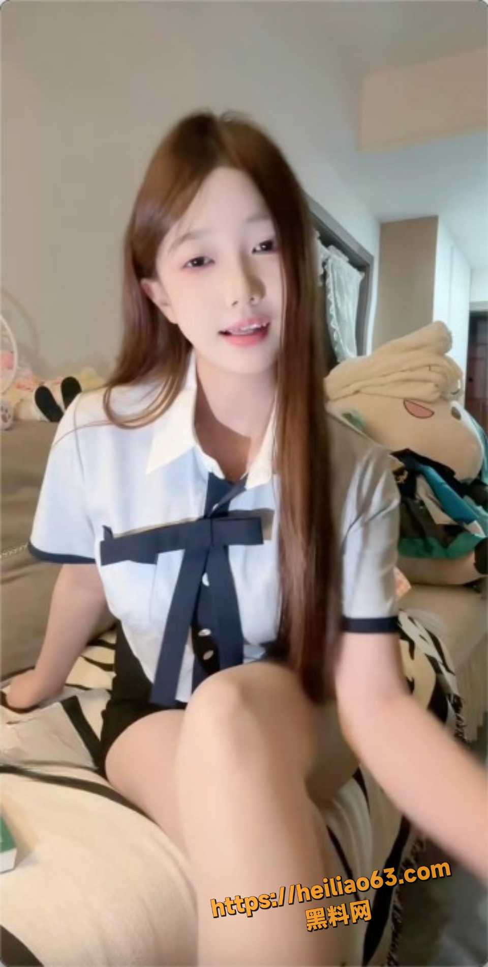 快手网红 汤圆可甜了 最新诱惑福利视频流出 长发JK制服大胸妹子实在太撩人 用户求瓜