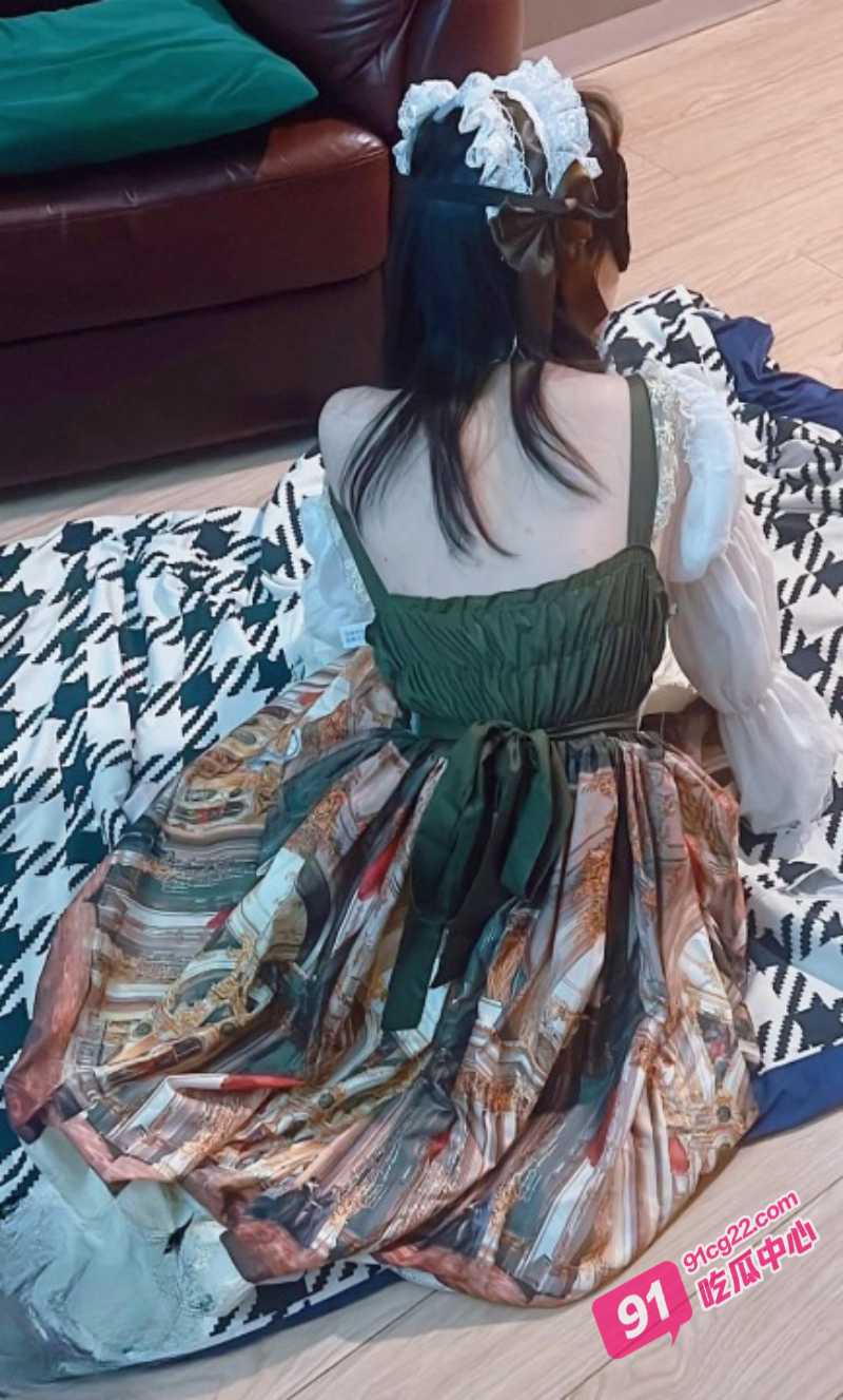 兄妹乱伦之妹妹的洛丽塔诱惑 暴力抽插粉红制服妹妹的粉穴！ 配图5