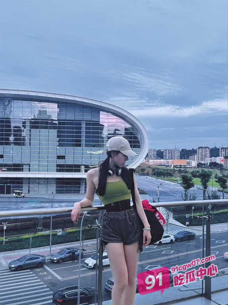震撼推荐！91女神涵菱性爱自拍 各式浪操舔制服诱惑篇 主动上位扭动反差的不得了！ 配图2