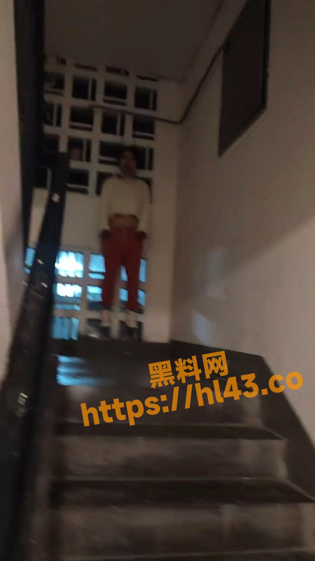 慎入！！成都双流区古城园小区 有人上吊自杀，给美团小哥吓尿了