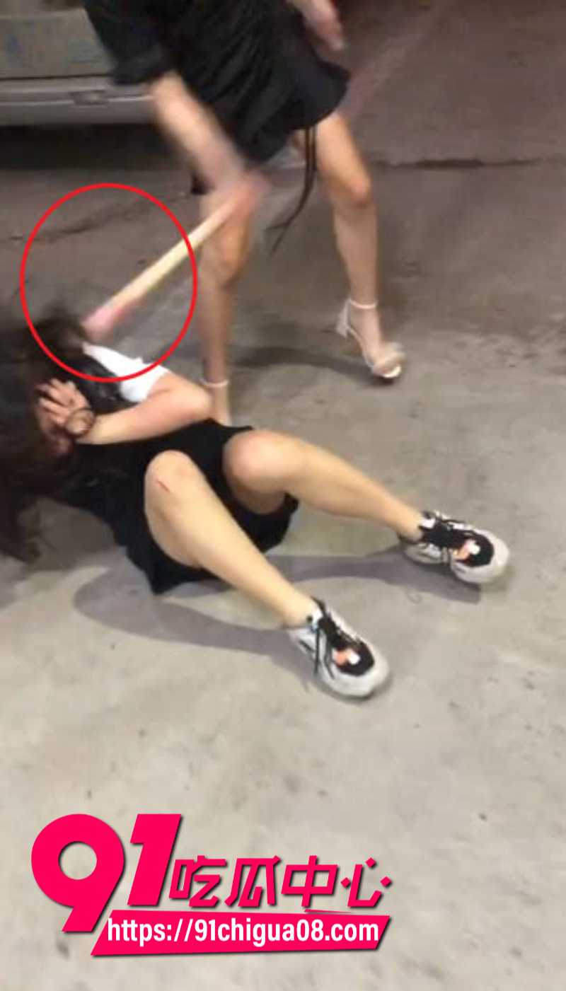 潮汕精神小妹街头霸凌柔弱女孩7