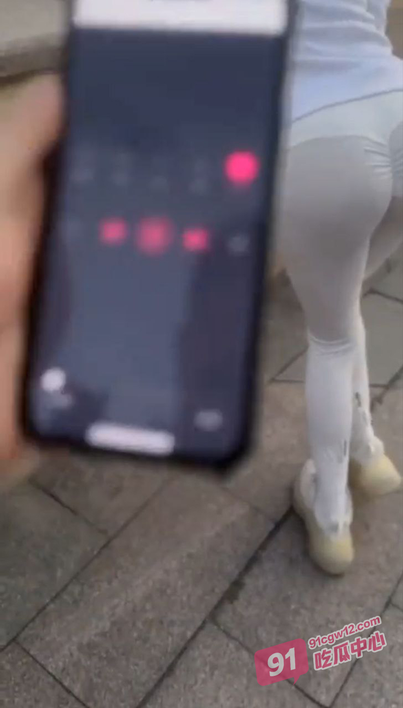 浙江母狗周畅婷 早晨试用新买的跳蛋 围着环城湖跑步 湖边身体痉挛颤抖极度诱惑！ 配图5
