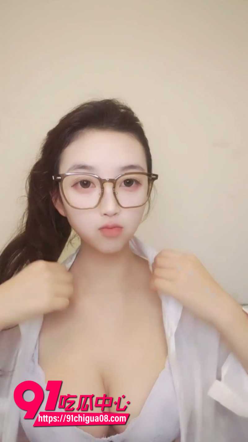 巨乳女网黄桃井甜荟直播录屏3