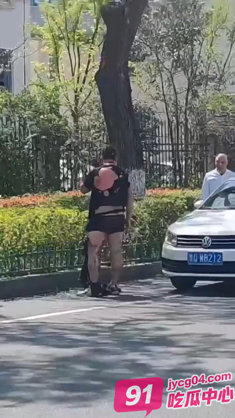 临沂车辆起火瞬间爆燃！司机惊险逃生！路人：拉易燃品不怕死？ 配图5
