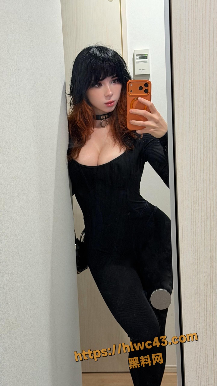 欧美网黄 Sweetiefox 学生制服深喉服侍 无码肛交啪啪福利流出