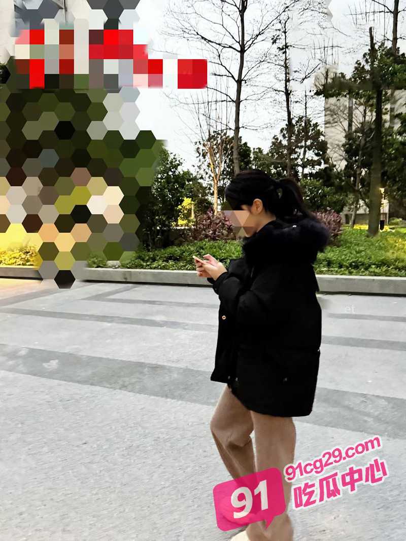 兄妹乱伦之爆操给爸爸打电话的黑丝妹妹 直接摁在厨台上疯狂抽插！ 配图2