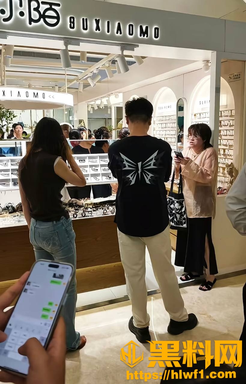 江苏如皋吾悦广场 抓奸事件曝光 渣男偏袒小三 把原配按在地上 事后被原配怒曝偷情视频
