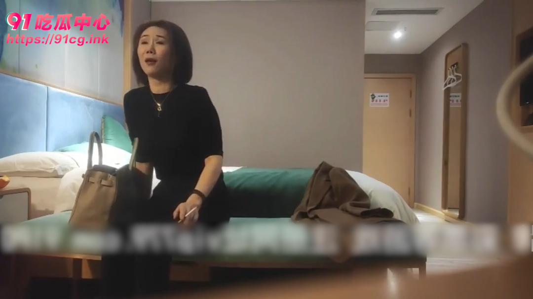 口爆绝活老阿姨 气质这一块拿捏的死死的 想必年轻的时候也是一个大美女