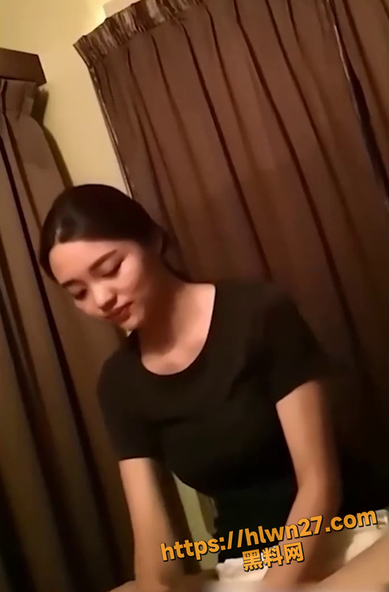 探访已经成为网红的按摩店小姐姐 甜美笑容初恋般的体验 男主是有多喜欢才一直照顾