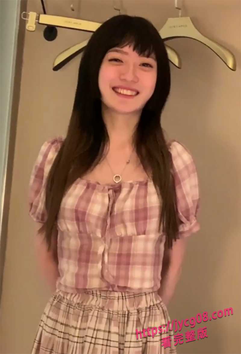 水蛇腰学生妹与金主私密互动曝光！甜美外表下的放纵真相 配图2
