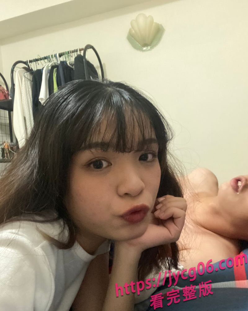 河北经贸"榨汁姬李研"表面正经私下淫荡！被拍下视频全校疯传！