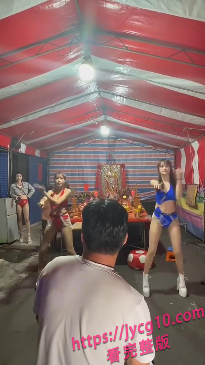 台湾乡村农家乐爆攒劲节目 大棚辣妹比基尼热舞惹火全场 配图4