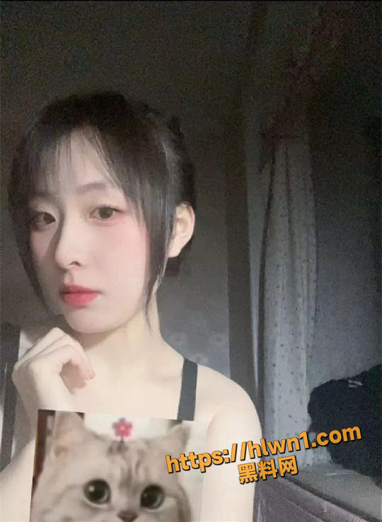 青岛大学甜美系代名词 吴雅洋 反差妹肉眼怎能看得出 必须得用马眼才能辨认 福利视频流出给人都看渴了！