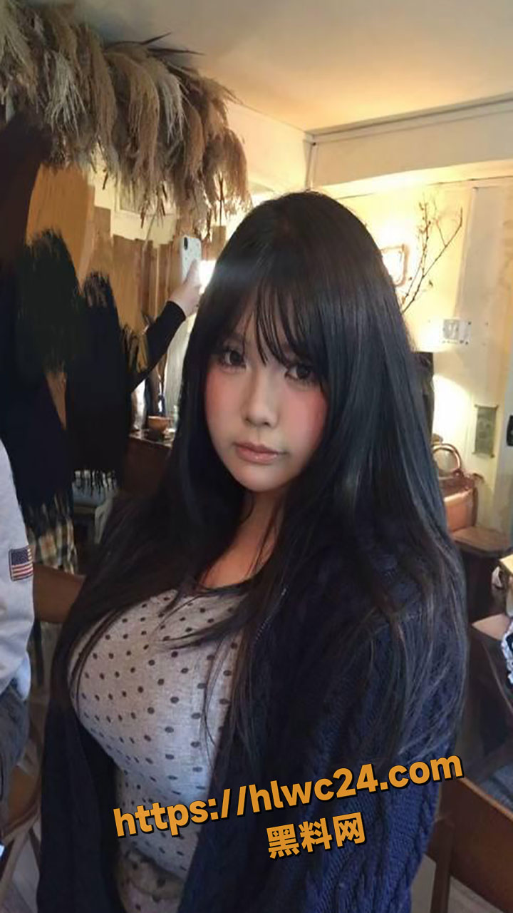 武汉华夏理工学院 吴思宁 F杯巨乳骚货在校卖视频 自拍揉奶刺激到喷血