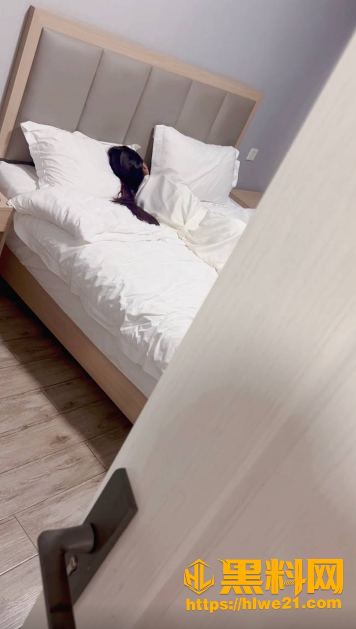 原创 乱伦博主 赌债肉偿 好兄弟奉献他的老婆 骚逼给我玩爽了