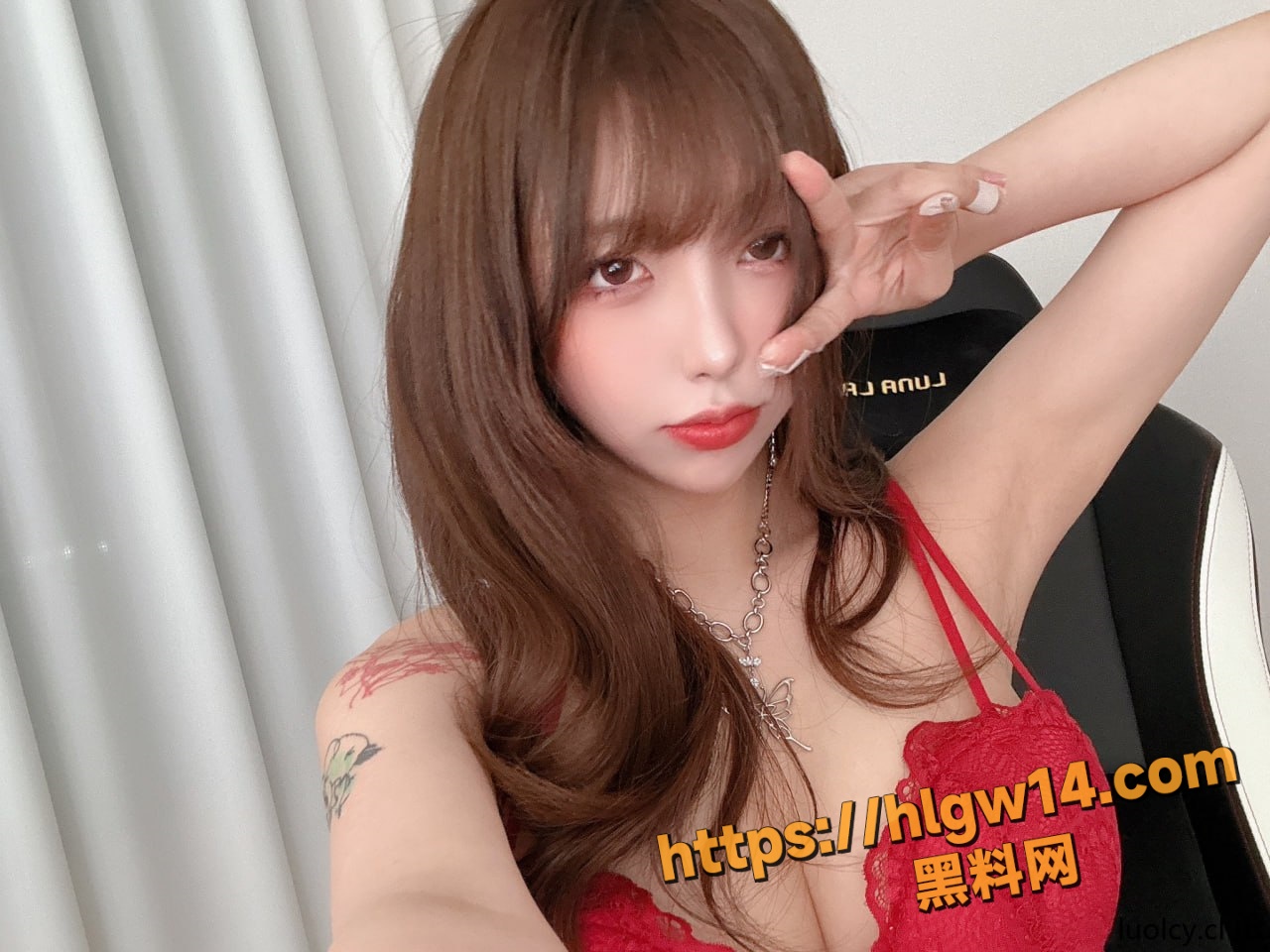 韩国网黄界众人皆知的婊子 Lovechuu 线下和四个男生 换妻多P 场面一顿淫乱！