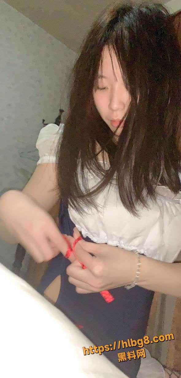 湖北高中生的大长腿女友 独有的清纯气息极致性感美乳 黑丝开裆裤无套性爱 粉嫩诱惑!