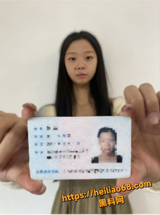 湖南女大学生 张彤 裸贷买包 自慰视频全网曝光 反差婊的撩人堕落秀
