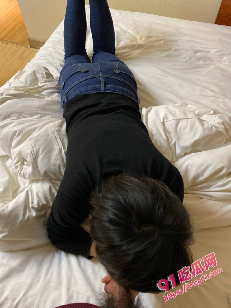 执子之手 绿你到老！山东济南少妇约炮友婚房做爱 被操的样子真销魂！ 配图5
