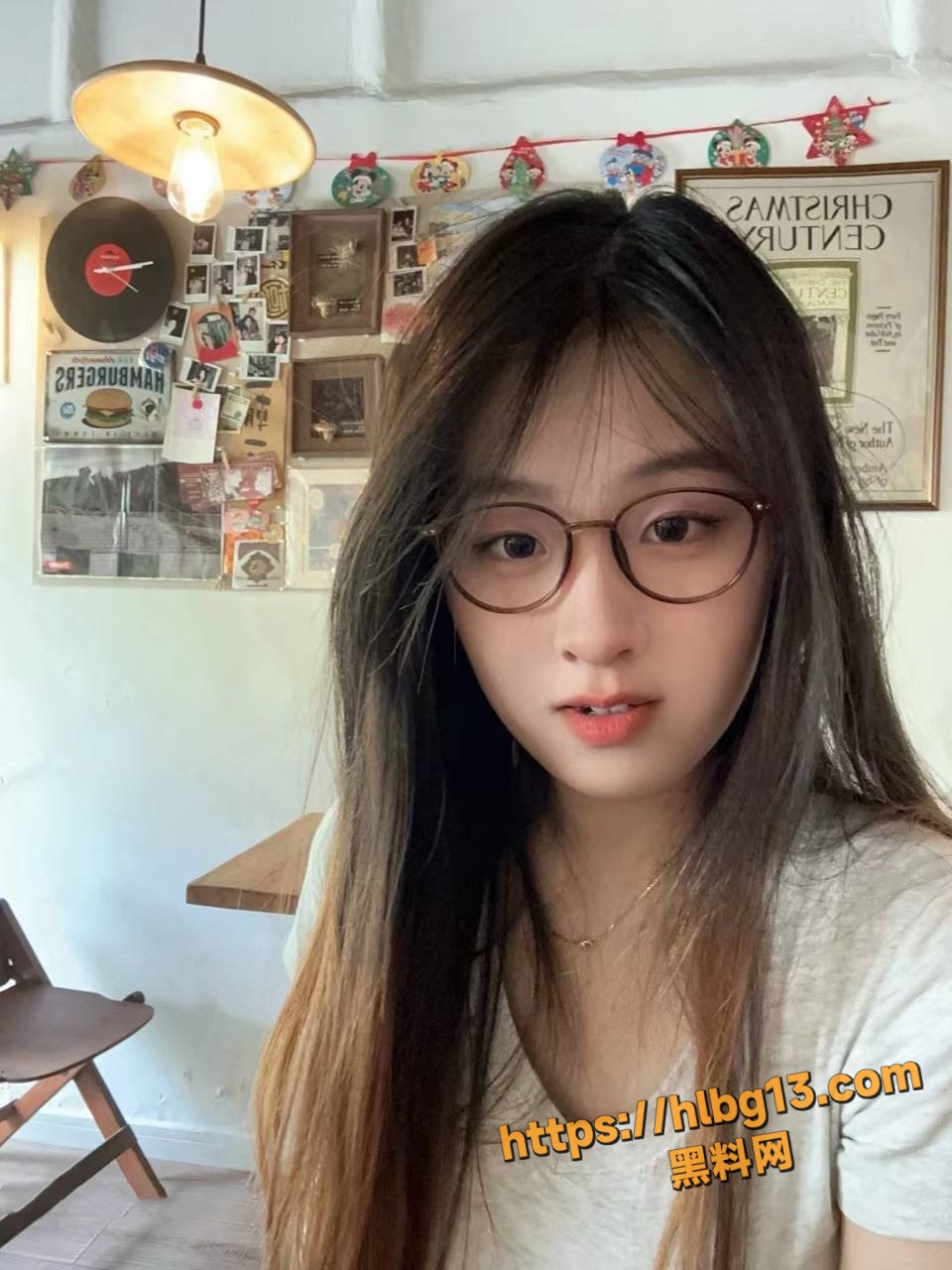 天上飞机最快 地上眼镜最骚 高颜小情侣私拍泄密流出 清纯眼镜娘小姐姐被男友口爆深喉爆操！