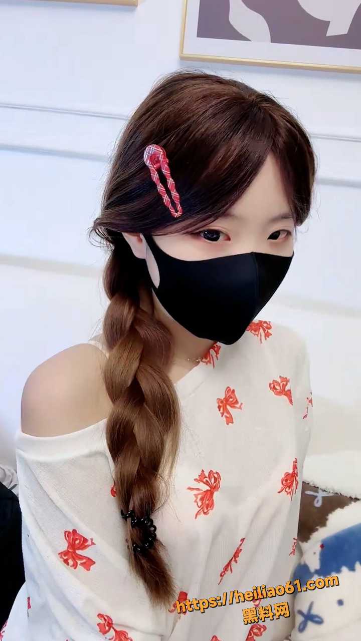 用户求瓜 推特网黄 初夏柚子 200元打赏勾引四川美团外卖小哥性爱直播 腼腆小哥变打桩机
