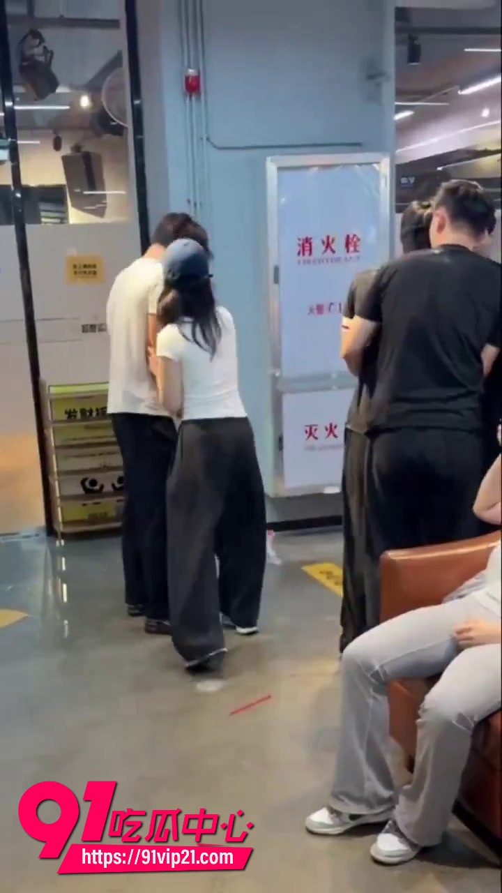 哥们脚踏两只船被找上门7