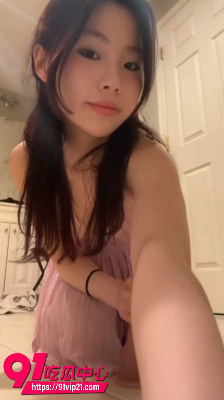 高颜值亚裔御姐被远程调教1