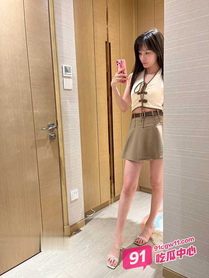 广州美女公务员私拍泄密 主动要求领导潜规则 跪舔口交侍奉 这就是行业内幕吗？ 配图7