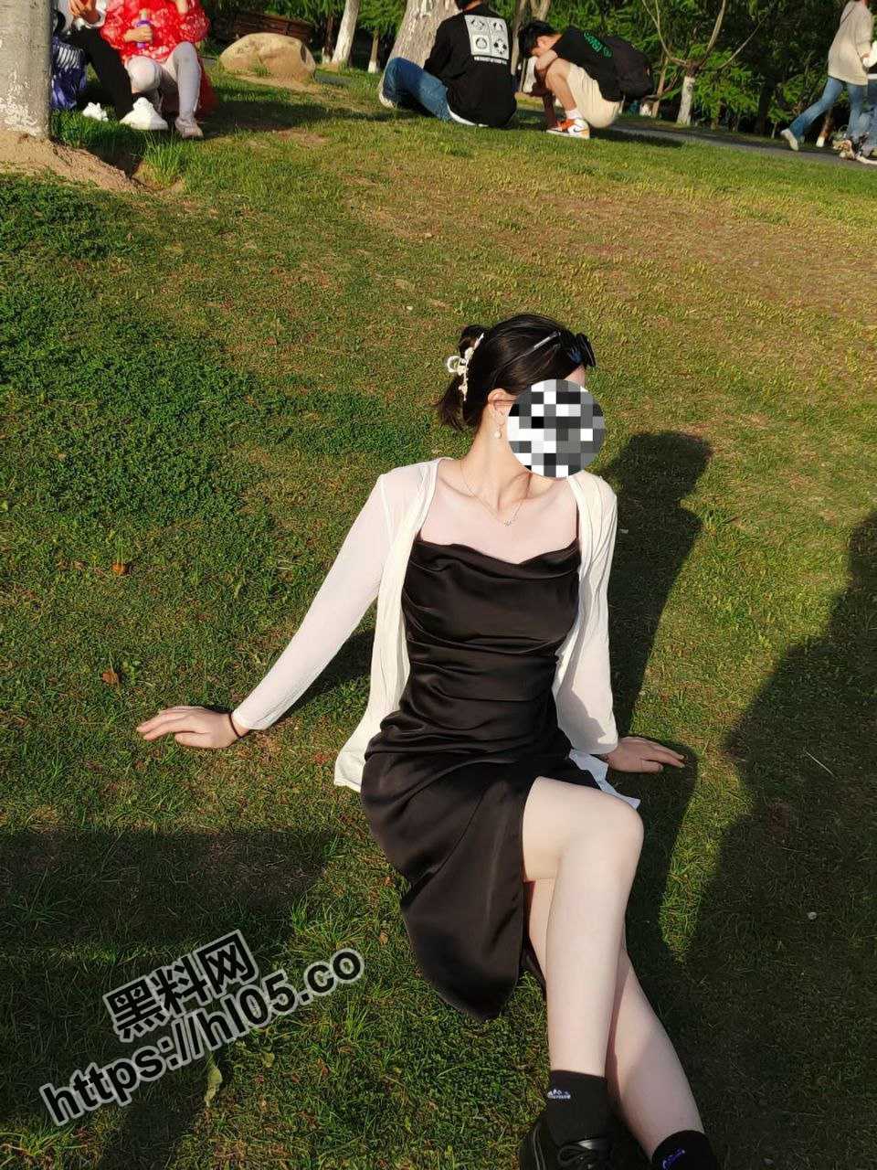 【反差女学生】江苏大学大长腿女大学生暑假跟男朋友家里疯狂做爱