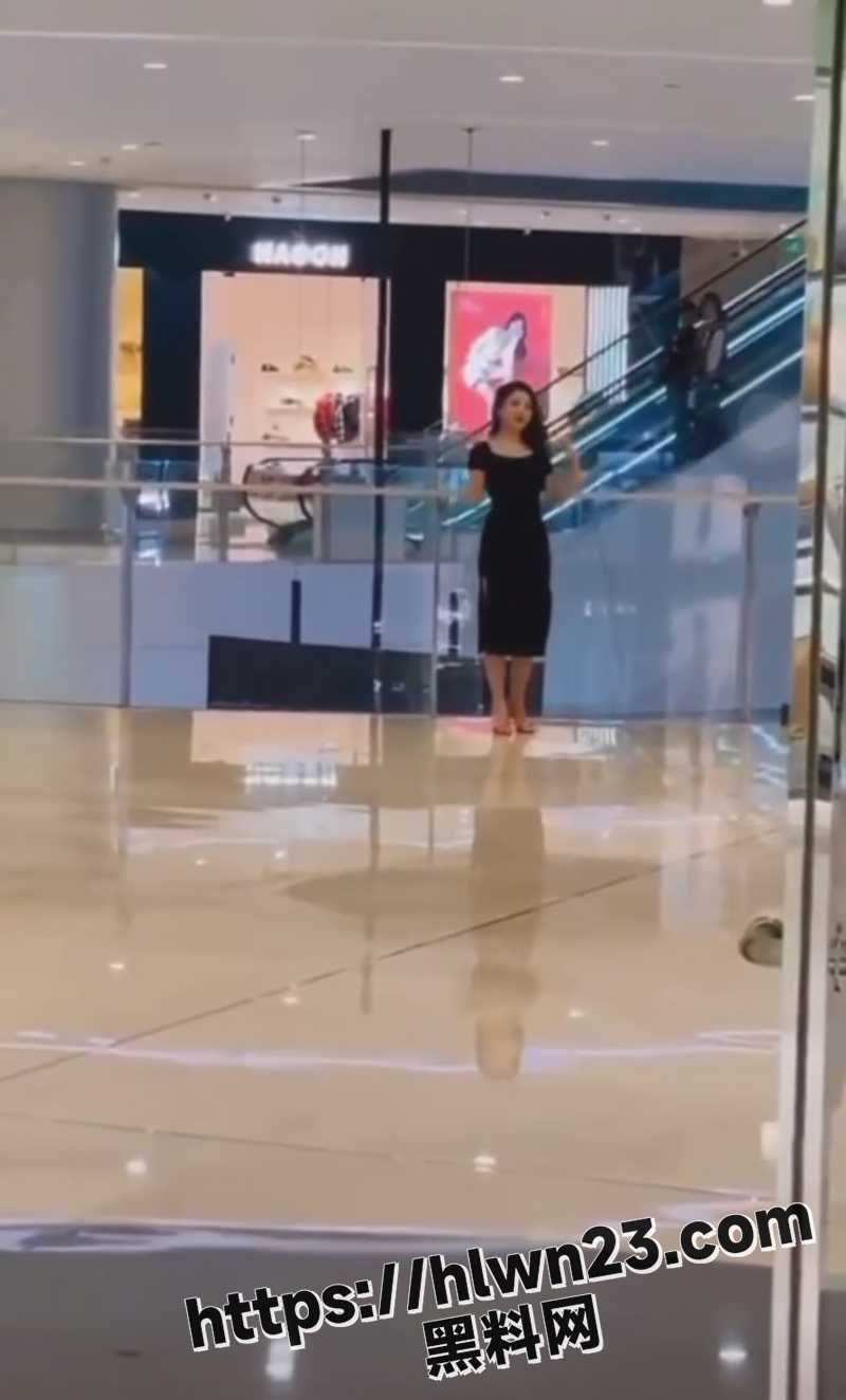 全网疯求 小仙女商场跳舞劈叉忘记穿内裤无码版 茂密黑森林当众暴露 严重怀疑是主人的任务!