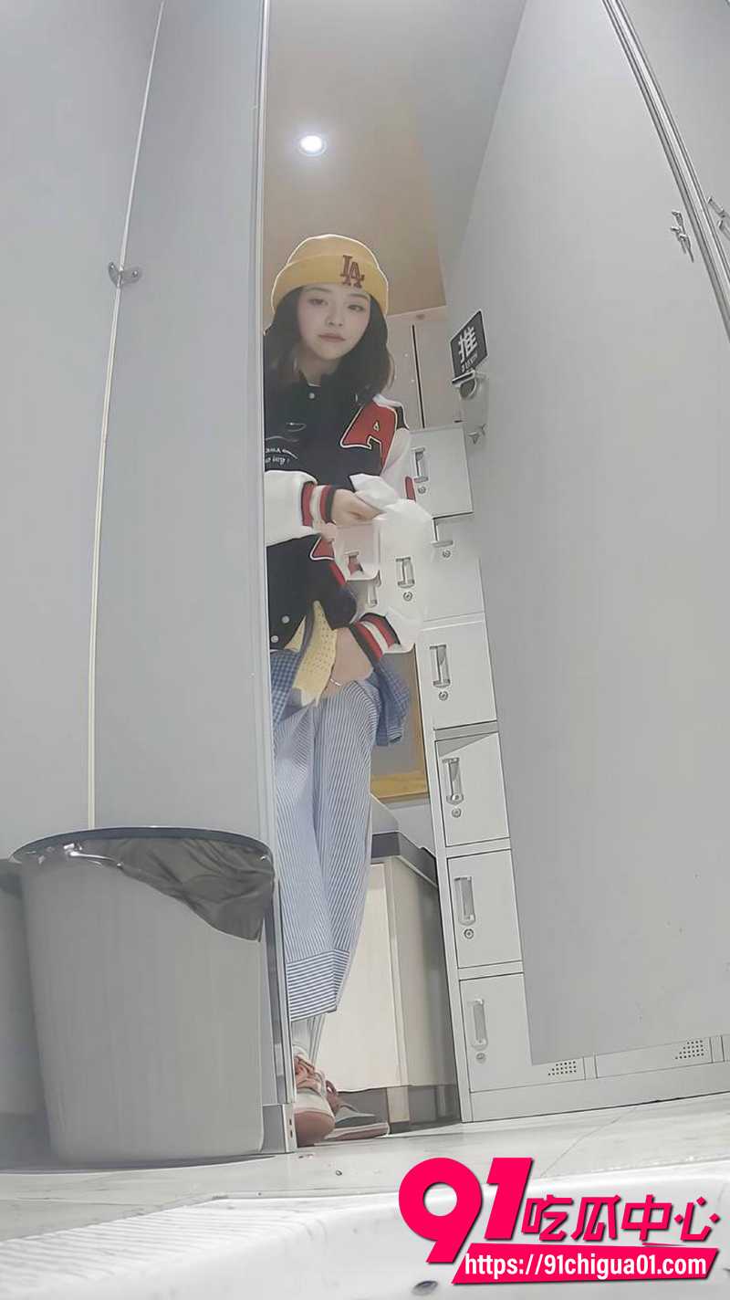 11最美女厕偷拍合集 3 11最美女厕偷拍合集 3
