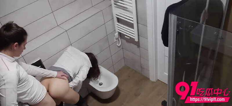 卫生间爆操白领骚货 3 卫生间爆操白领骚货 3