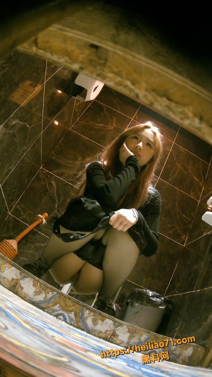 夜总会酒吧厕拍私房视频最新流出 全景黑丝高跟美女放尿合集 表情各异妹子如云