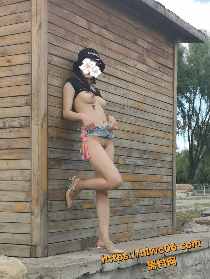 推特反差尤物 闹闹Style 黑丝长腿户外露 出被调教成母狗 只会跪地求操