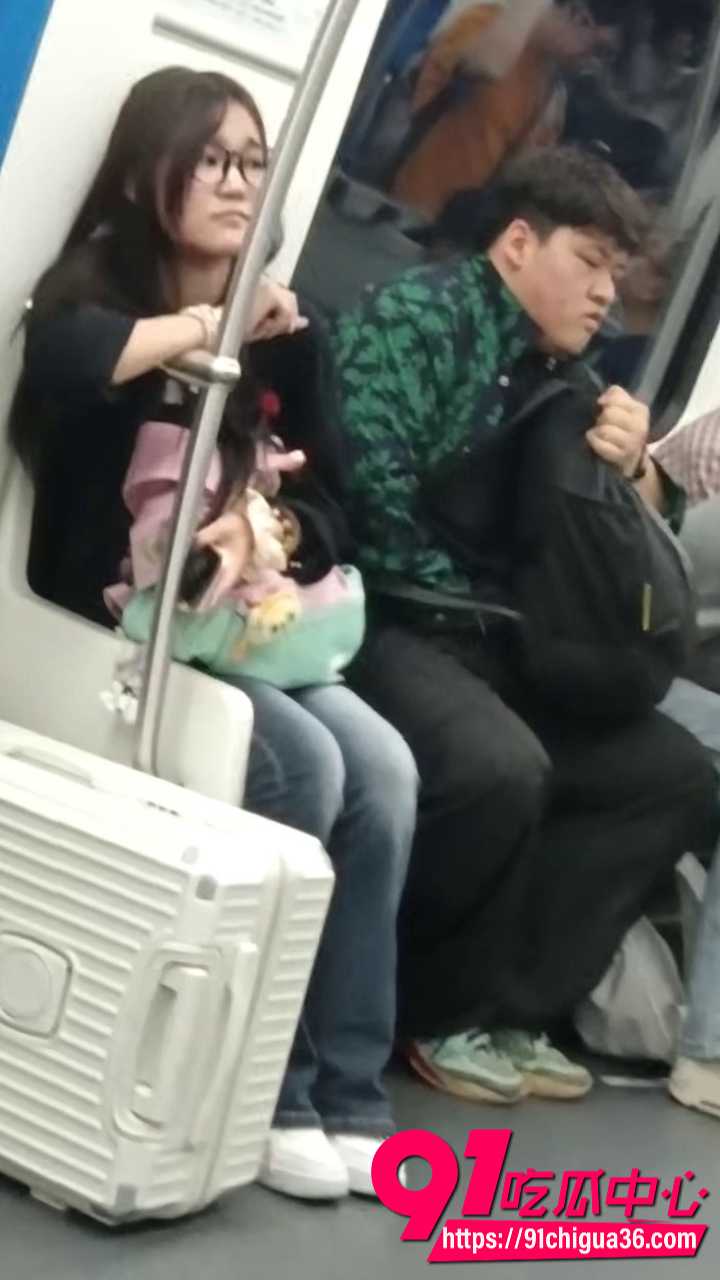 地铁反差猛男公开打飞机4
