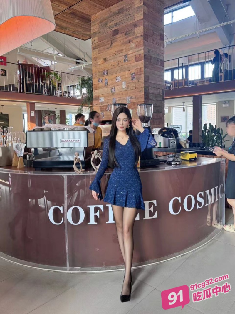 上海娇妻惠莹玉在家自慰被自己的霸总老公发现 霸总直接杀回家中爆干骚货！ 配图