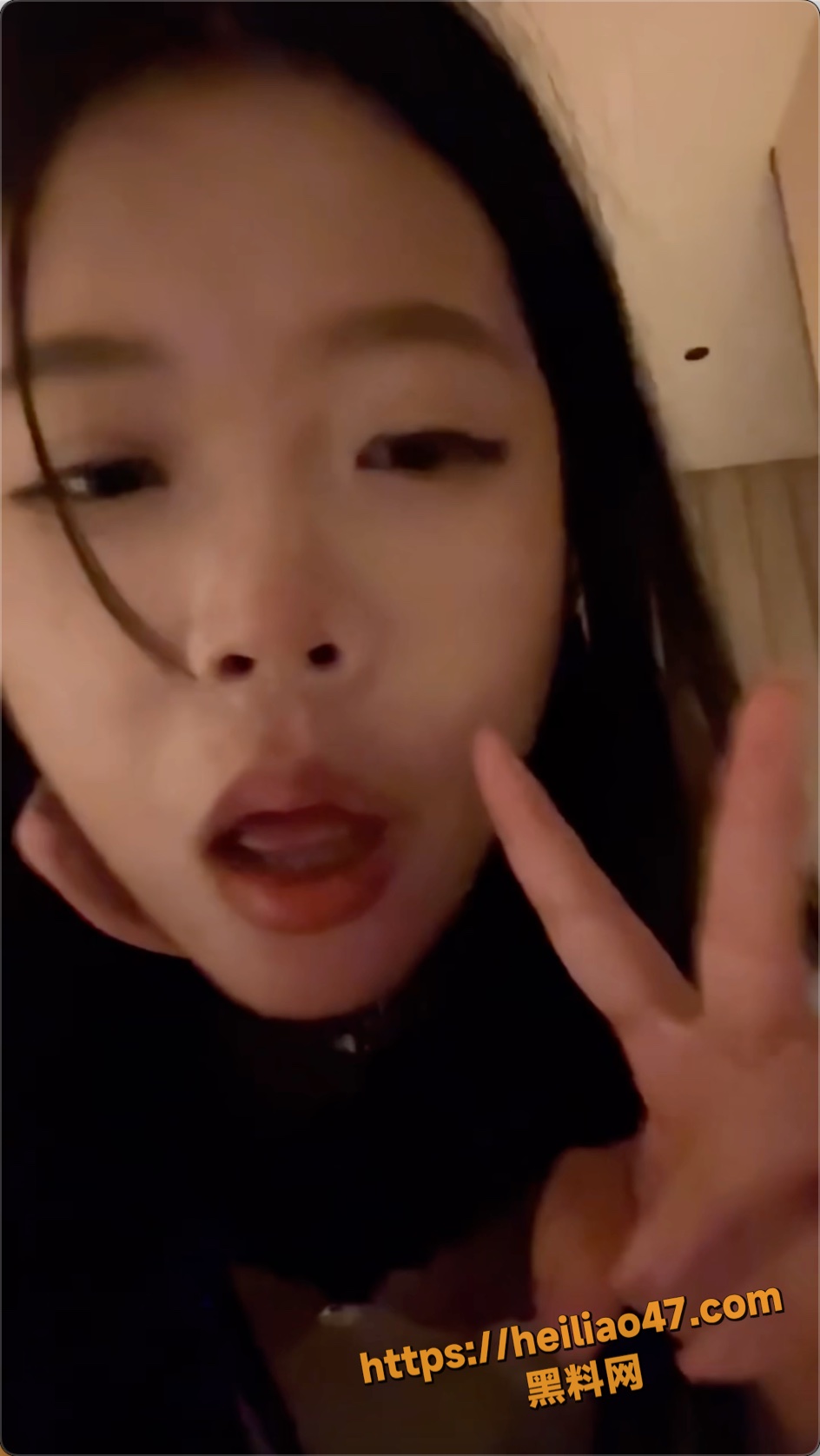 训狗大神调教极品精神小妹成肥臀母狗 扇耳光踩头接尿多P口交 毫无底线！